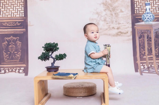 本溪宝宝眼睛肿是什么原因